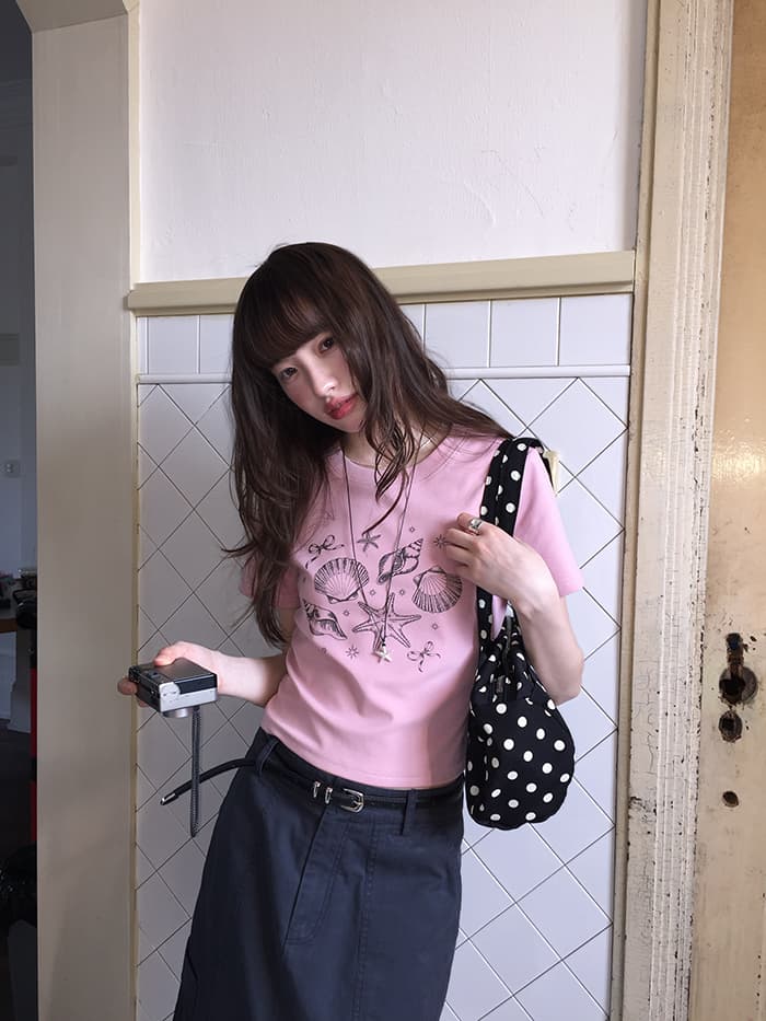 貝殻プリント ショート丈 Tシャツ LUMIYUMI