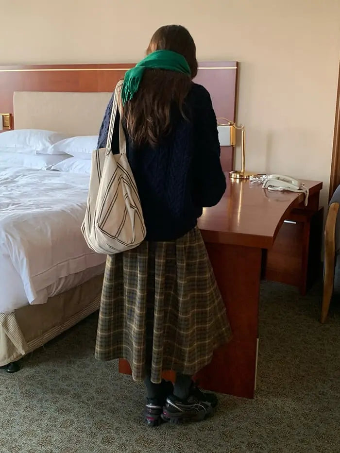 ケーブル編み クルーネック 厚手セーター LUMIYUMI