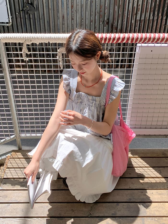 刺繍ストライプ スクエアネック フリルブラウス LUMIYUMI