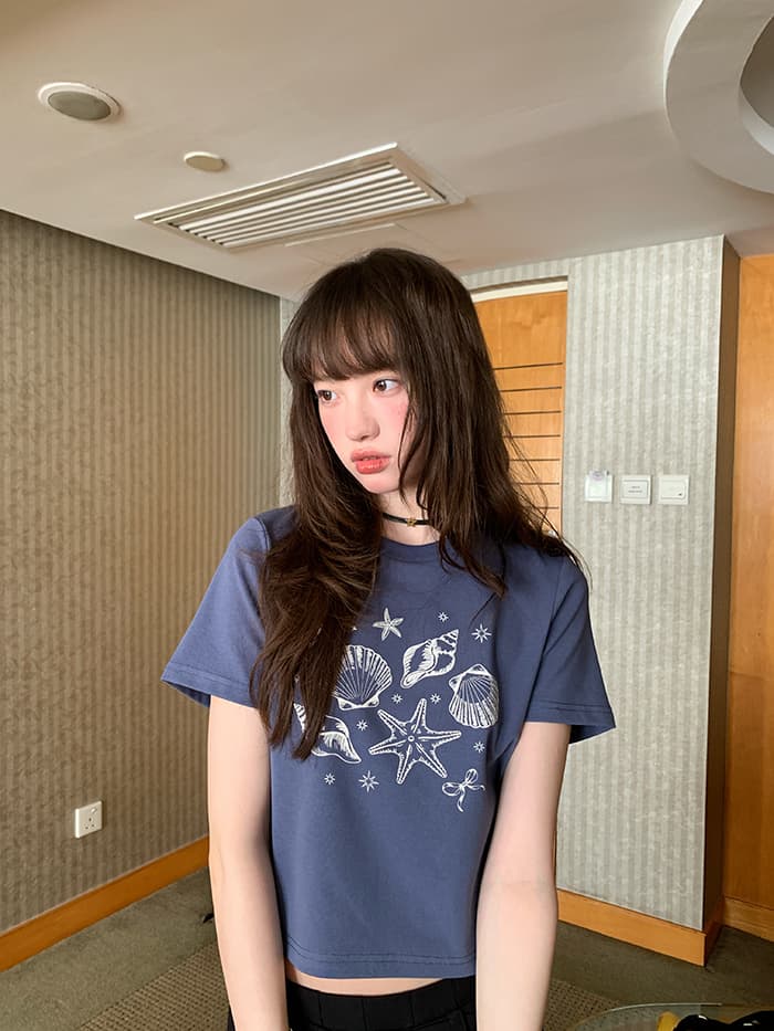 貝殻プリント ショート丈 Tシャツ LUMIYUMI