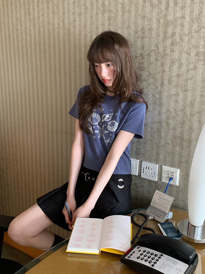 貝殻プリント ショート丈 Tシャツ LUMIYUMI