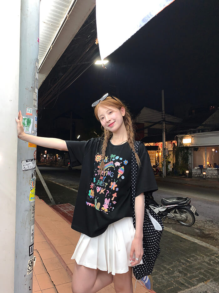 グラフィティプリント Oversize Tシャツ - LUMIYUMI