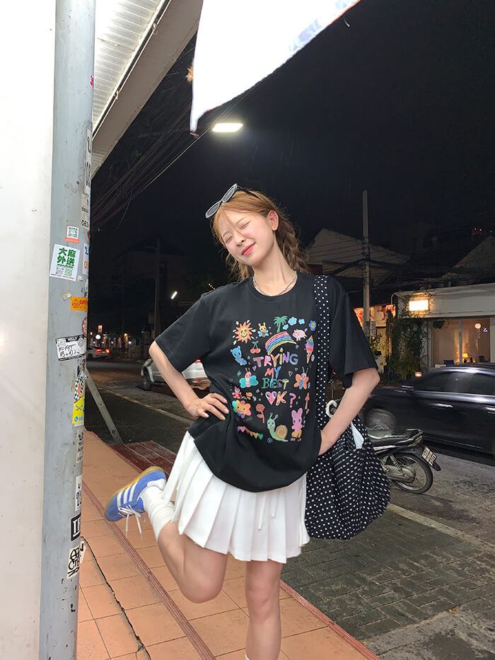 グラフィティプリント Oversize Tシャツ - LUMIYUMI