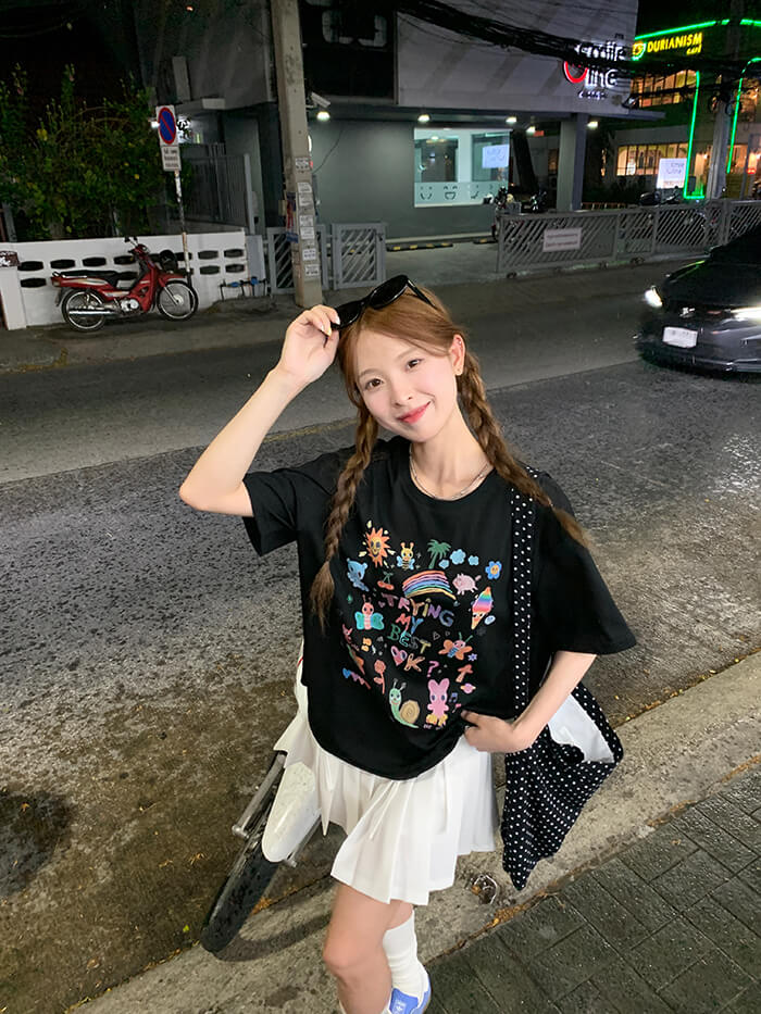 グラフィティプリント Oversize Tシャツ - LUMIYUMI