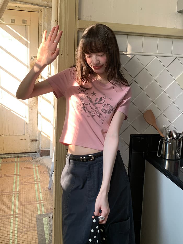 貝殻プリント ショート丈 Tシャツ LUMIYUMI
