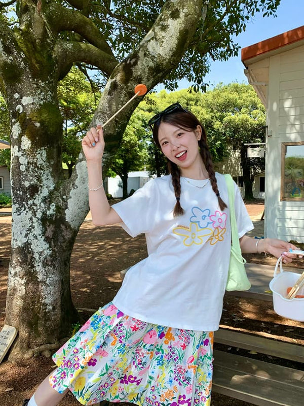 カラフル立体フラワー刺繍 半袖Tシャツ - LUMIYUMI