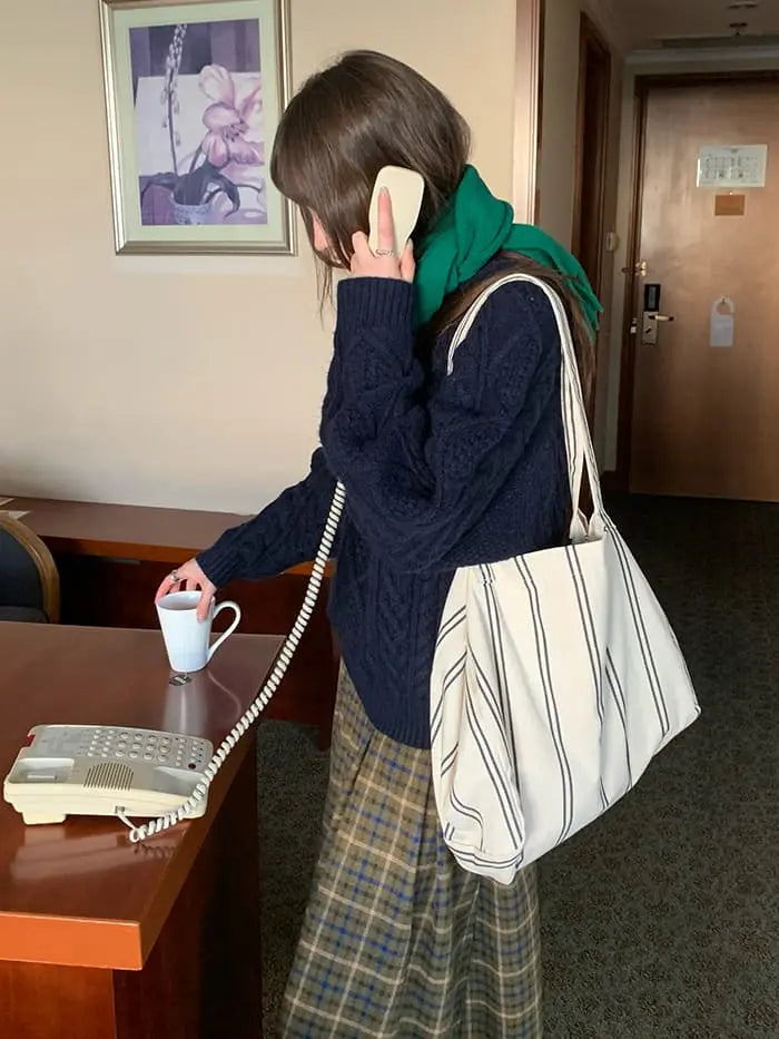 ケーブル編み クルーネック 厚手セーター LUMIYUMI