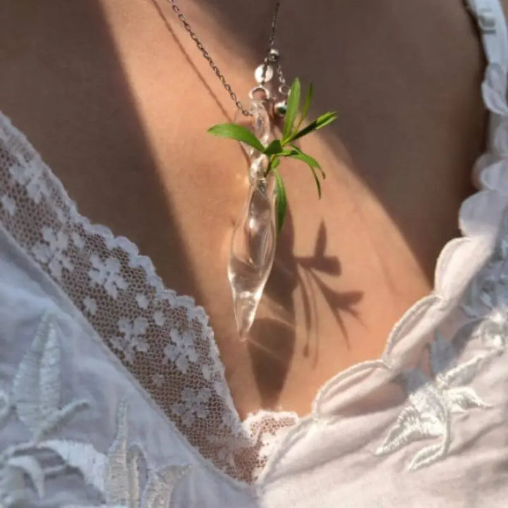 【限定販売】徒歩の花瓶  ガラスネックレス - LUMIYUMI