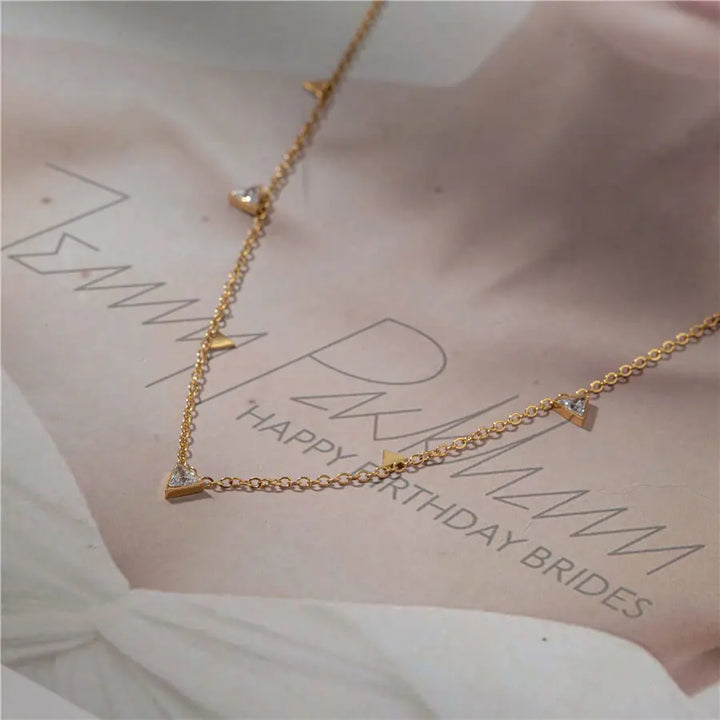 シンプル三角ジルコンネックレス - LUMIYUMI